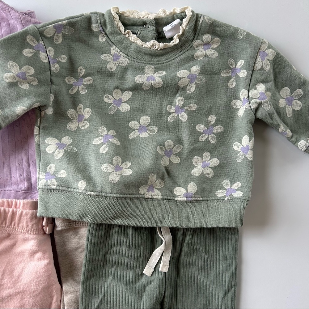 Bundle of 7 GAP Baby Girl Clothes 0-3 months Mstching Set, Pants, Bodysuits - Picture 4 of 8